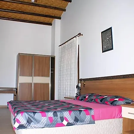 Hotel Vouni King